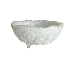 Vintage WESTMORELAND WHITE MILK GLASS BOWL 3 FOOTED 7" DIA SCALLOPED EDGE